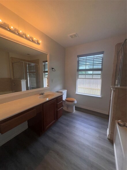 Building Photo - 5925 McKaskle Dr