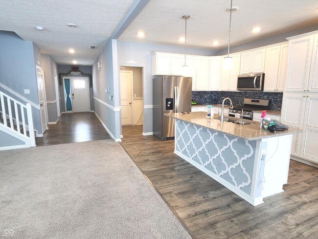 Building Photo - 5817 Flat Hill Dr