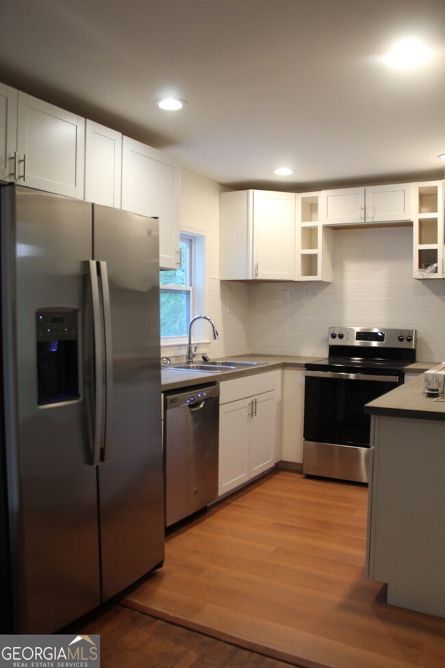 Building Photo - 1060 Cypress Dr