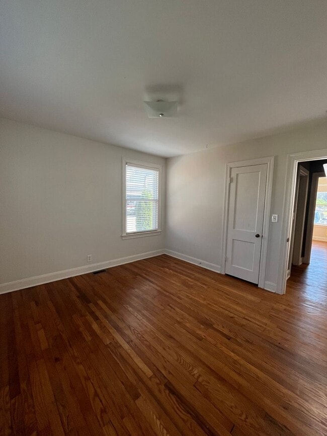 Building Photo - Renovated 2 Bedroom/ 1 Bath Duplex minutes to 12th South, Lipscomb, Belmont and Vandy