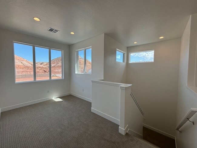 Building Photo - BRAND NEW 4 BEDROOM HOME OR RENT!