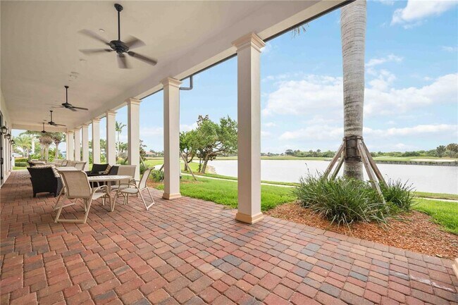 Building Photo - 10805 Tarflower Dr