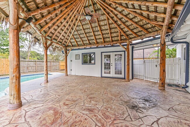 Building Photo - 212 E Castle Harbour Dr