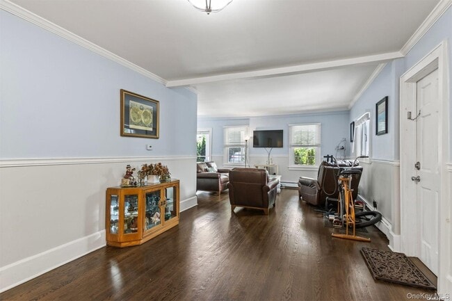 Building Photo - 245 Main St