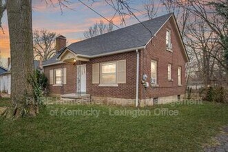 Building Photo - 200 Floral Park
