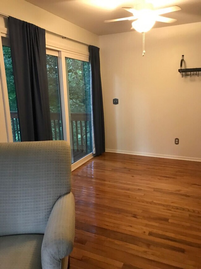 Building Photo - 106 Tulip Tree Ct