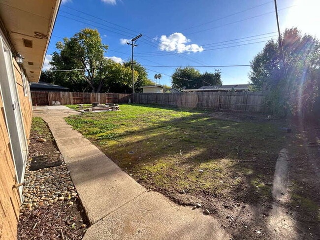 Building Photo - 2170 McGregor Dr