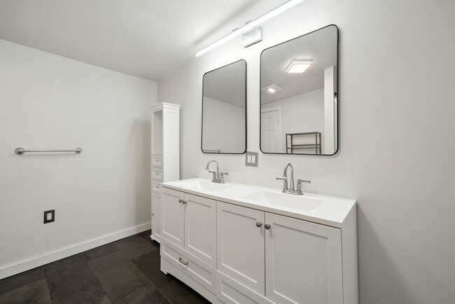 Building Photo - UT PRE-LEASE: 5 bed / 3 bath Remodeled Wes...