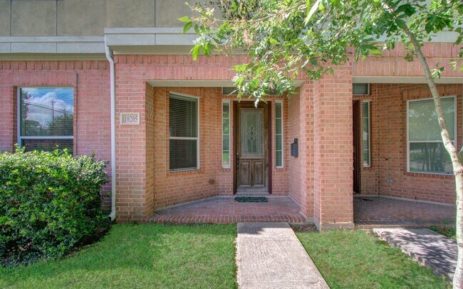 Building Photo - 10205 Brooktree Dr