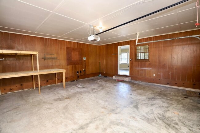 Building Photo - 549 Pringle Dr