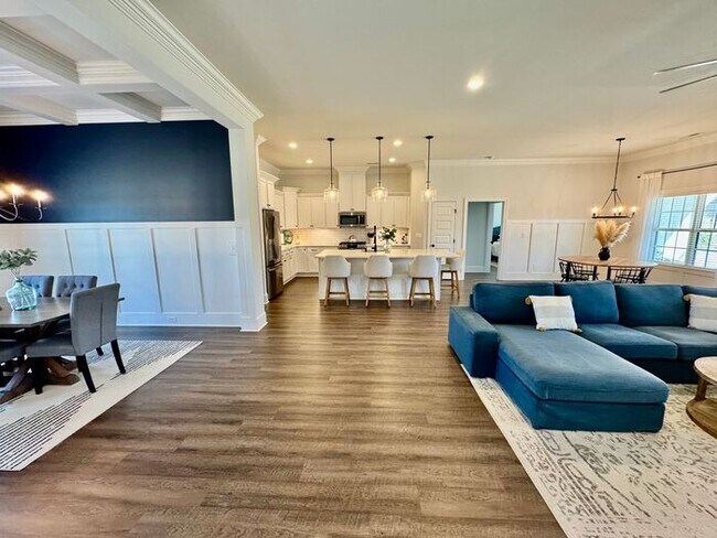 Building Photo - Pre-lease today for a late May move in