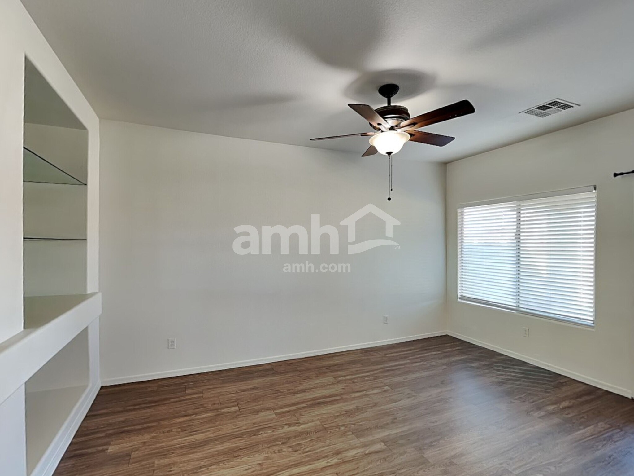 Building Photo - 782 E Christopher St