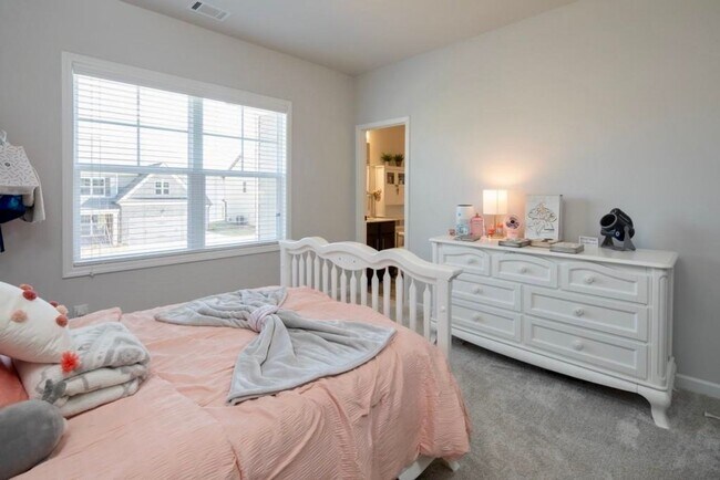 Building Photo - ONE MONTH FREE ON A 14 MONTH LEASE SPECIAL!! TOUR TODAY!