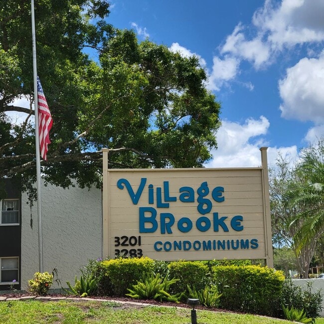 Building Photo - Seasonal/short term 2/2 ground floor condo downtown Sarasota.