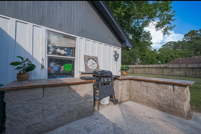 Building Photo - 2606 Micliff Blvd