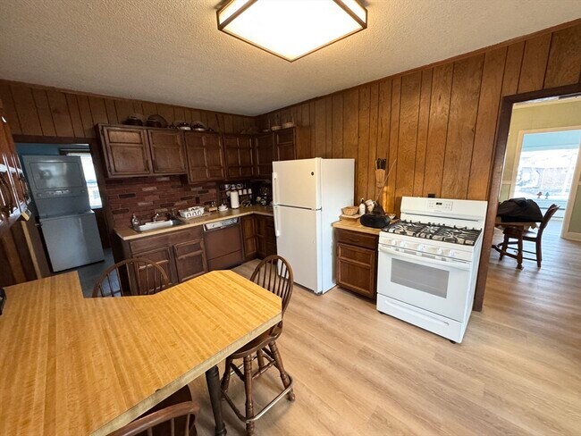 Building Photo - 262 Oak Hill Rd