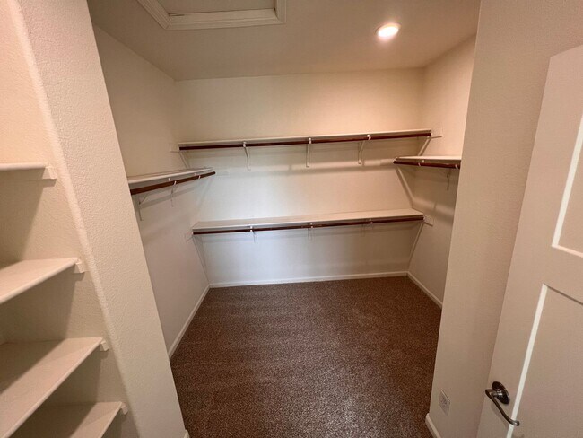 Building Photo - Spacious 4 Bedroom, 3 Bath Home with Bonus Room, 2 Car Garage in Westpark Village!