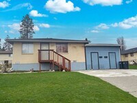 Building Photo - Charming 2 Bed, 1 Bath Duplex in the Heart of Cheney