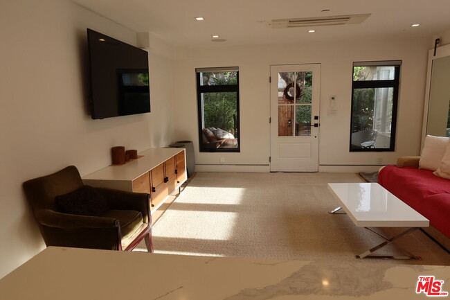 Building Photo - 729 Raymond Ave