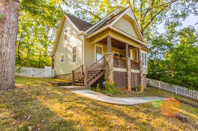 Building Photo - Adorable 3 bedroom home!