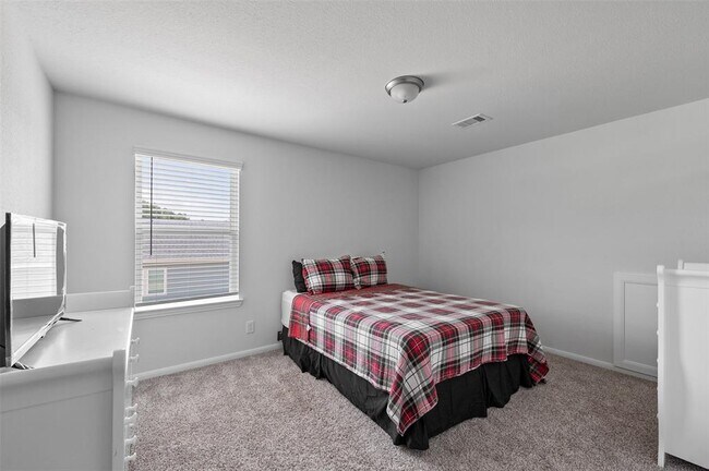 Building Photo - 5872 Strawflower Ln