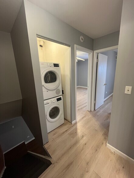 Building Photo - 761 Harms Ct