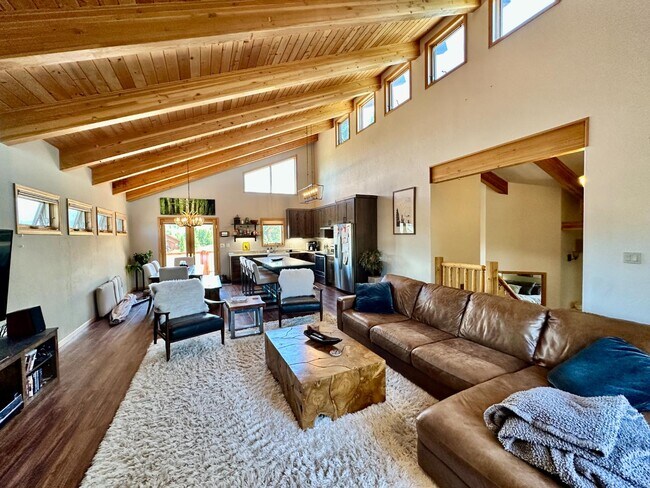 Building Photo - 966 Oak Ct