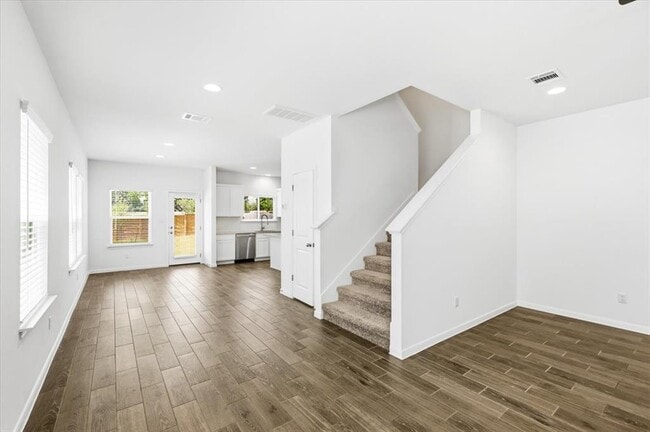 Building Photo - 6407 Principale Dr