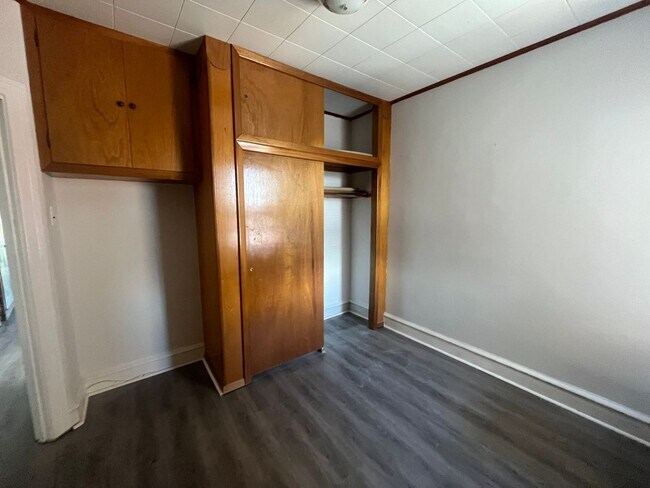 Building Photo - PHA only 3 bedroom, 1 bathroom house