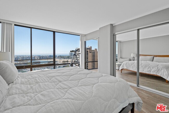 Building Photo - 4314 Marina City Dr