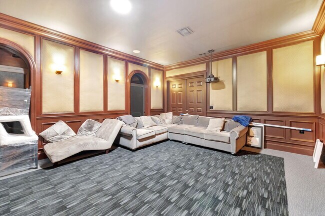 Building Photo - 832 SW 34th Ave