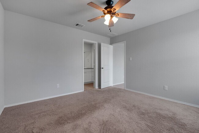 Building Photo - Cozy 3 Bed 2 Bath Home in Waterford Park