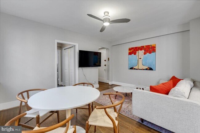 Building Photo - 1301 Longfellow St NW