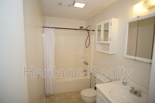 Building Photo - 307 E Oldham Ave