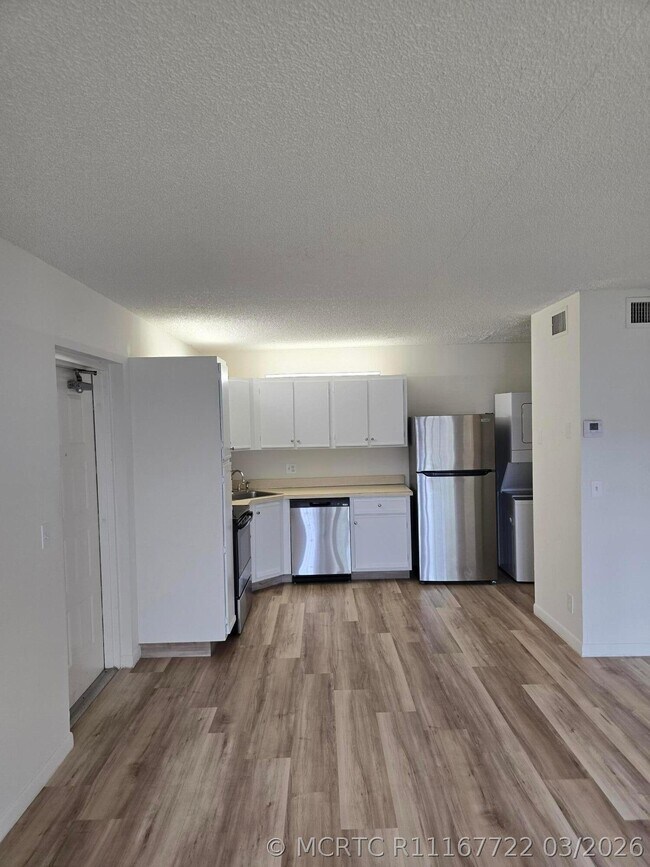 Building Photo - 1106 Green Pine Blvd