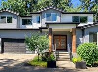 Building Photo - 4Bd/2.5Ba Renton Home