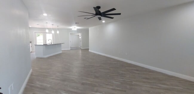 Building Photo - TOTALLY REMODELED 2X2 IN A 55+ COMMUNITY