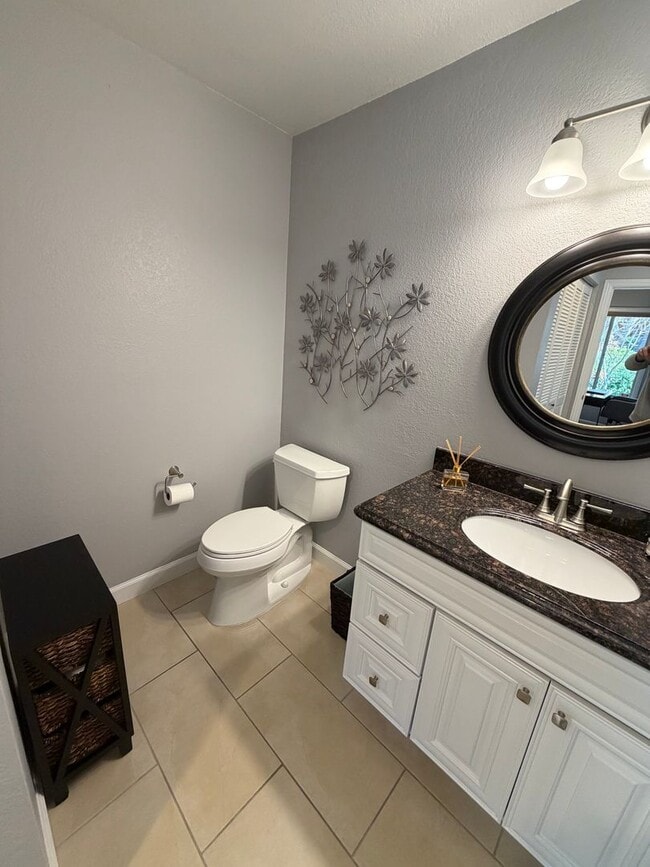 Building Photo - 3 Bed 2.5 Bath Townhome In Danville