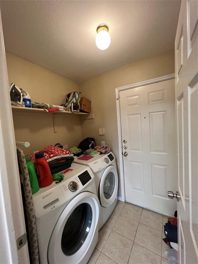 Building Photo - 14515 Fitzgibbon Dr