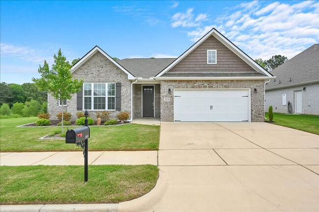 Building Photo - 3 Bedroom, 2 Bath brick home.