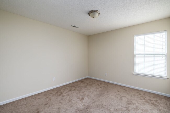 Building Photo - Spacious 3-Bedroom Home with Garage in Desirable Greensboro Neighborhood!