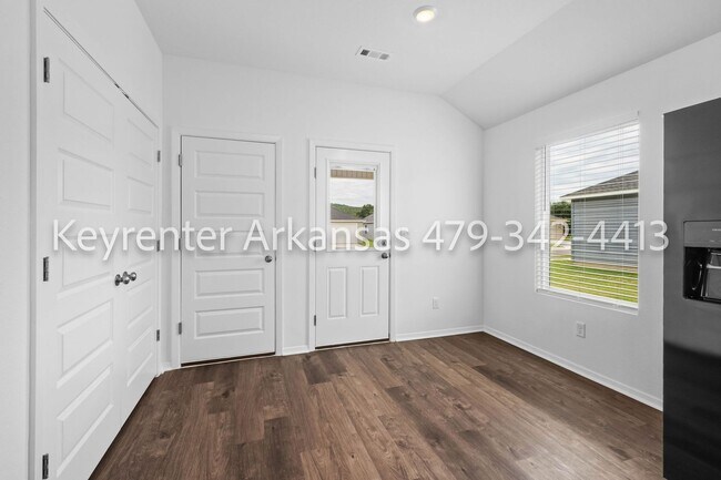 Building Photo - Stunning Newer Construction in Fayetteville!