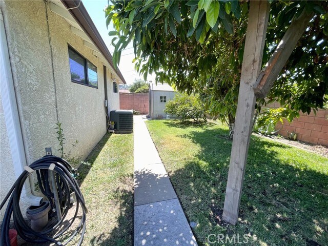 Building Photo - 861 Helmsdale Ave