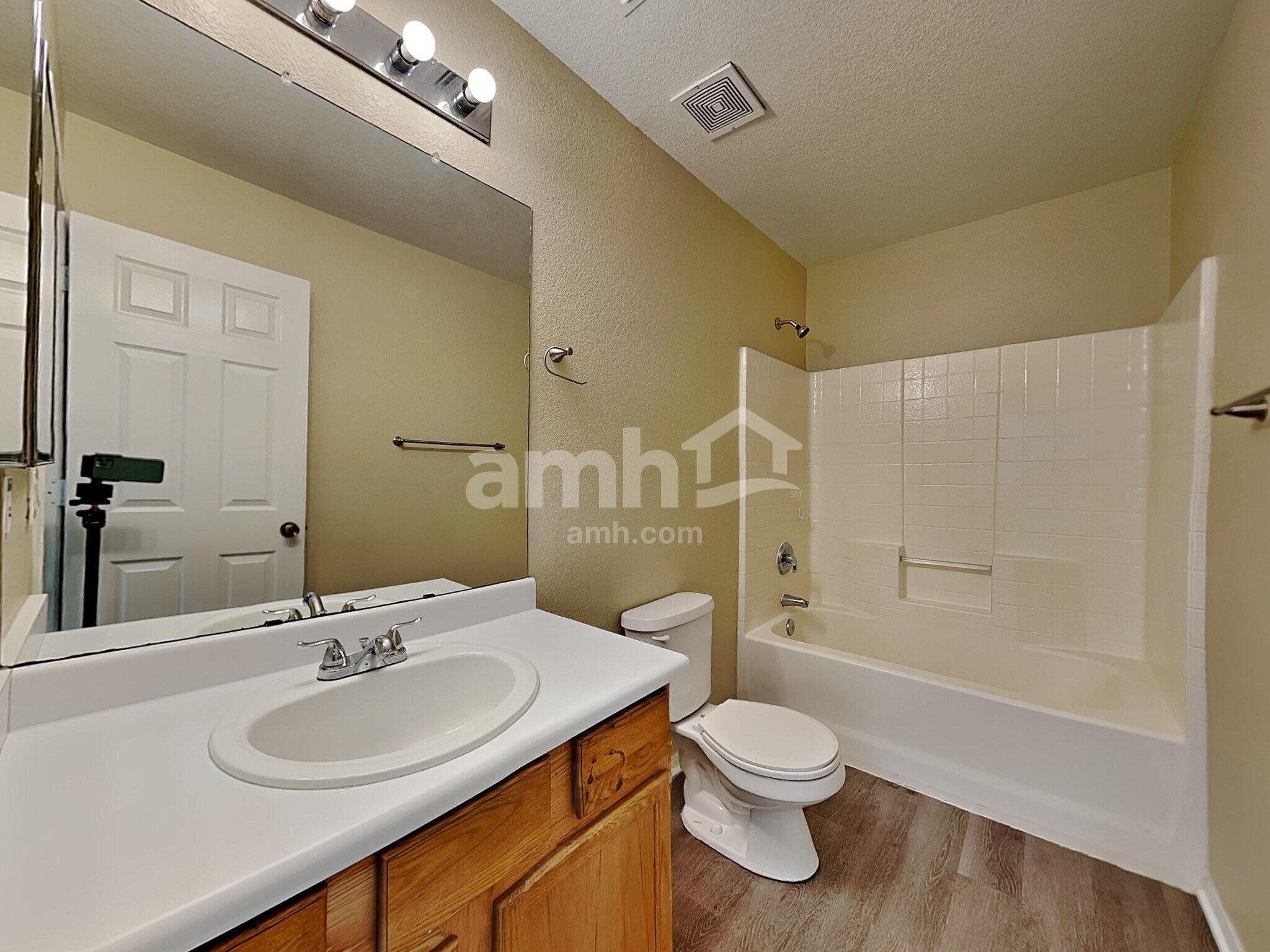 Building Photo - 2605 S Devonna Ln