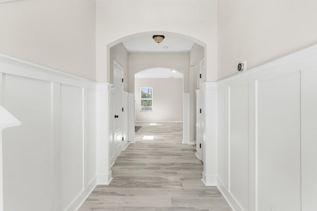Building Photo - 240 E Quailwood Dr