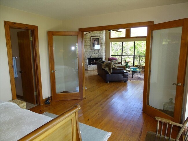 Building Photo - 919 Little Ranches Rd