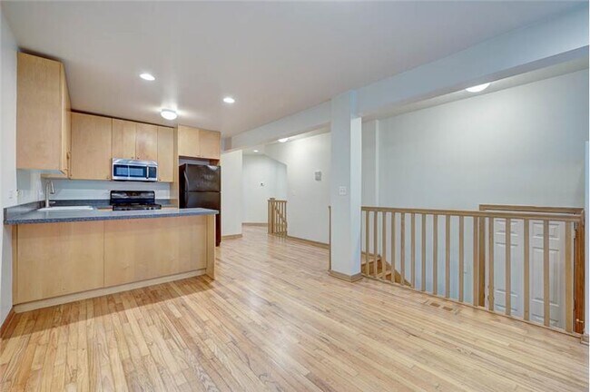 Building Photo - 1446 N Leavitt St