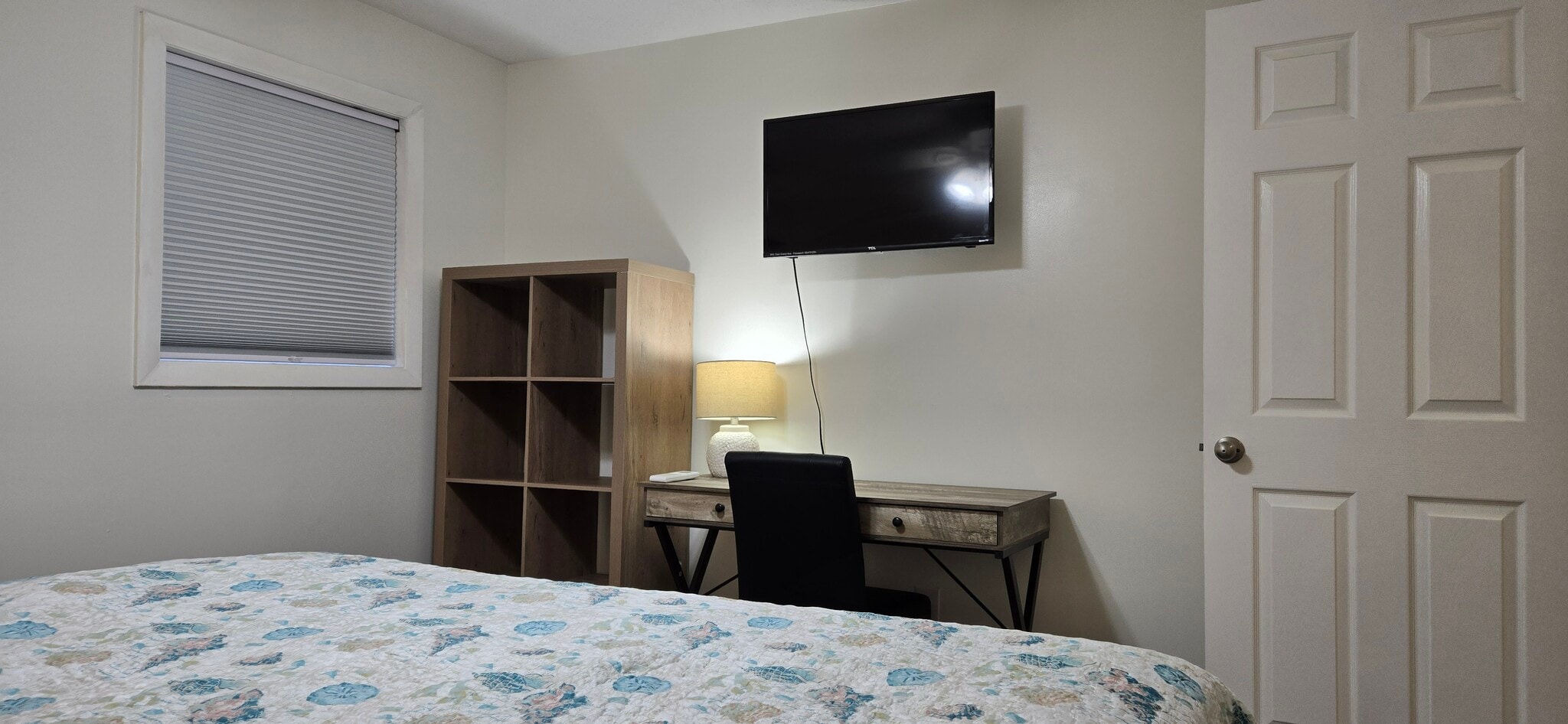 Primary Bedroom - 72 E Grand Ave