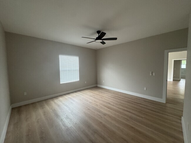 Building Photo - 16475 Mc Laury Ave