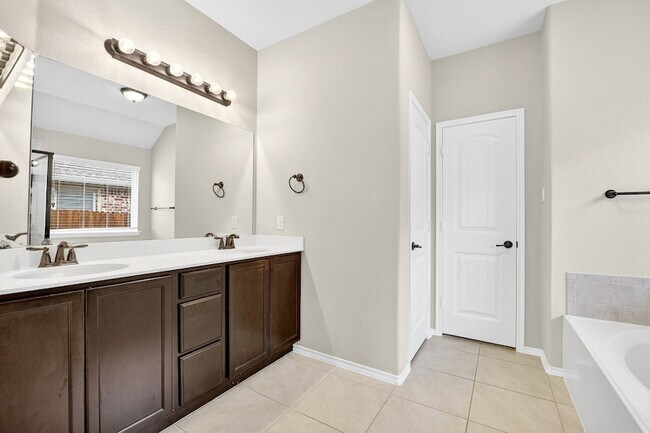 Building Photo - 217 Rugby Ln